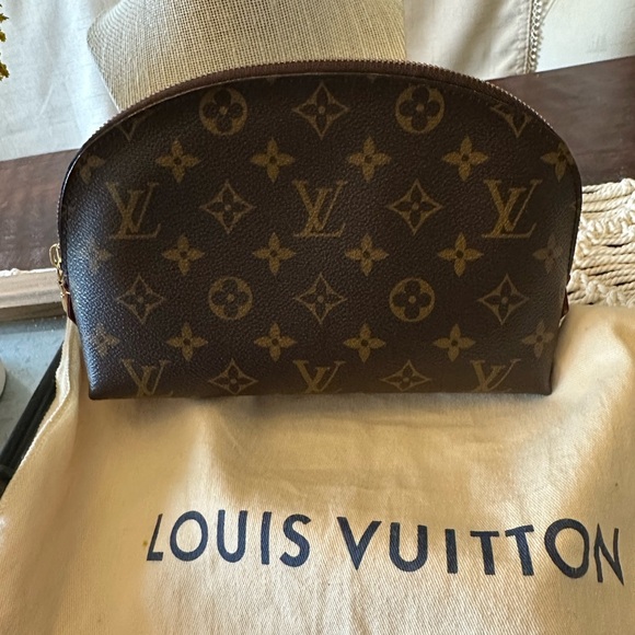 Louis Vuitton Cosmetic Pouch - MM Monogram with dust bag and tags. - Picture 1 of 7